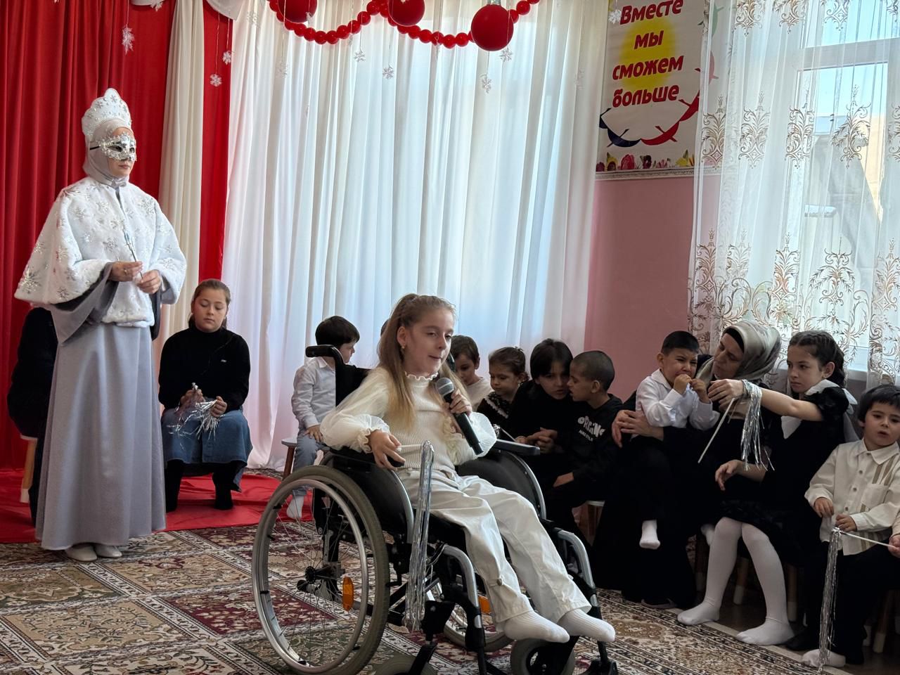 В Реабилитационном центре Казбековского района состоялся новогодний праздник, которого так ждали все его воспитанники